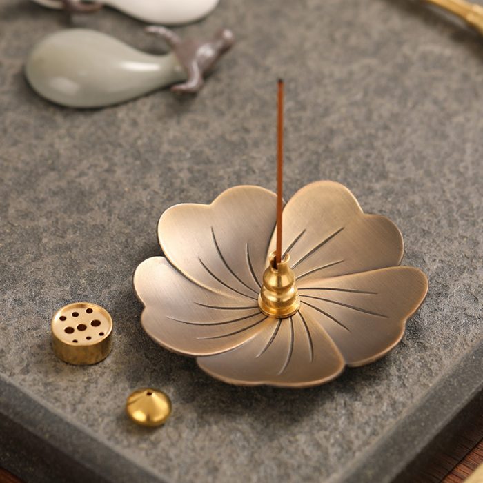 Porte Encens avec un desgin de fleur du lotus disponible avec les encens en bâtons
