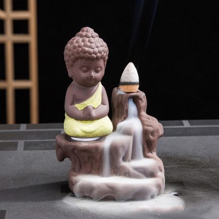 Voici un encensoir en forme de bouddha